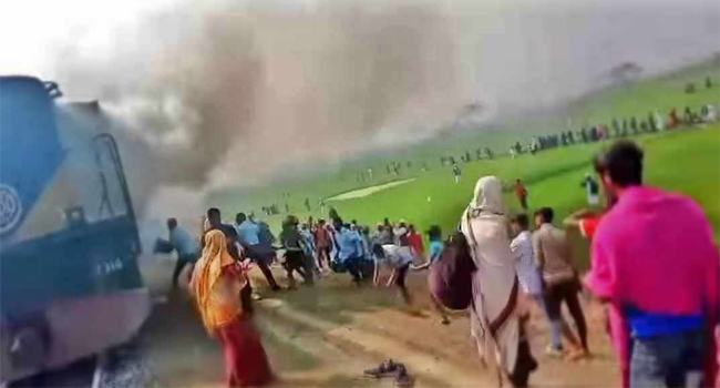 নেত্রকোনায় ট্রেনের ইঞ্জিনে আগুন