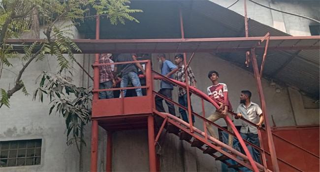 আশুলিয়ায় বিস্কুট ফ্যাক্টরিতে আগুন