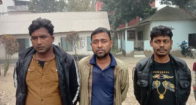 গাংনীতে প্রতিপক্ষকে ফাঁসাতে গিয়ে আগ্নেয়াস্ত্রসহ র‌্যাবের হাতে আটক ৩ যুবক