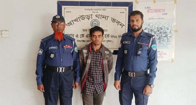 তাহেরীর উস্কানিতে পুলিশের ওপর হামলাকারী রিয়াজ গ্রেফতার