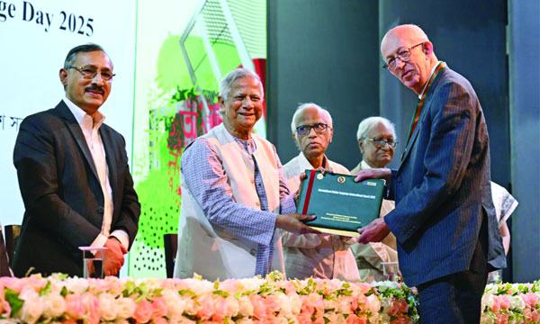 মাতৃভাষার জন্য জীবনদান ইতিহাসে নজিরবিহীন : প্রধান উপদেষ্টা