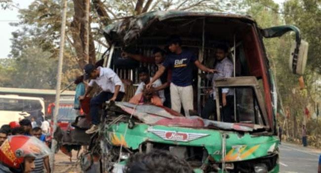 কাশিয়ানীতে গাছের সাথে বাসের ধাক্কায় নিহত ২