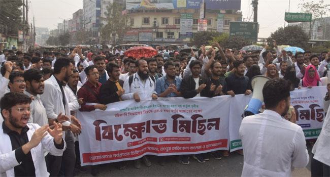 রংপুরে ৭২ ঘণ্টার মধ্যে বিএমডিসির রিট প্রত্যাহারের দাবি