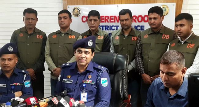 চলন্ত বাসে ডাকাতির সময় ধর্ষণ নয়, শ্লীলতাহানি হয়েছে : পুলিশ সুপার