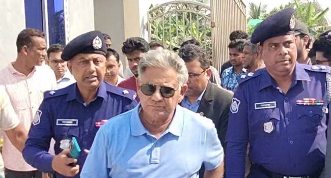 দ্রব্যমূল্যের সিন্ডিকেট ভেঙে দিতে প্রশাসনকে সহযোগিতা করতে হবে : নৌ পরিবহন উপদেষ্টা