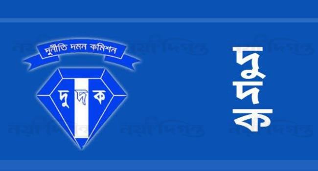 দুদক ও গোয়েন্দা জালে ১২০ আমলা