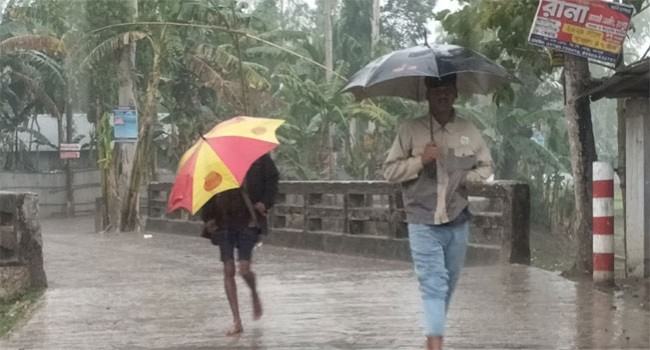 কুড়িগ্রামে ফাগুনের সকালে হঠাৎ বৃষ্টি