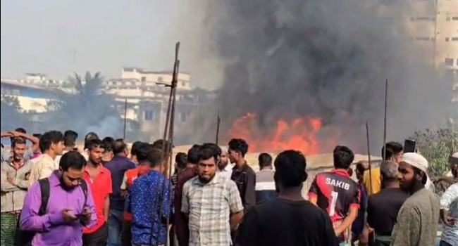 সাভারে ফেব্রিক্সের গোডাউনে আগুন