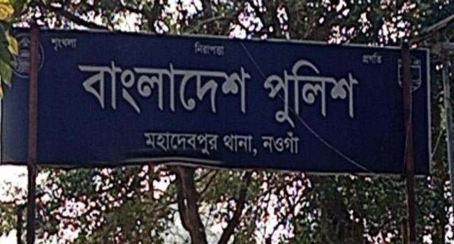 নওগাঁয় ছাদ থেকে পড়ে যুবকের মৃত্যু