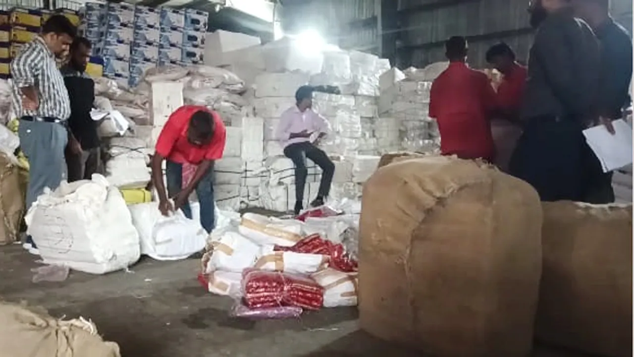 বেনাপোল বন্দরে উধাও হওয়া ১৯ প্যাকেট ভারতীয় পণ্য উদ্ধার