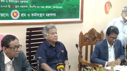 চা বাগান পরিদর্শনে আসা পর্যটকদের টিকিট কাটতে হবে : শ্রম উপদেষ্টা
