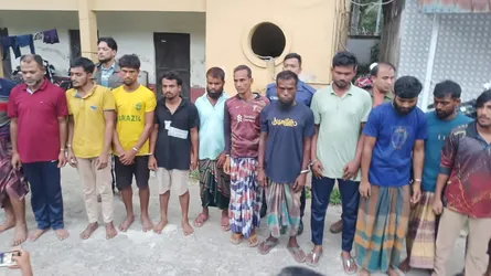 কুমিল্লায় পুলিশের গাড়ি ভাঙচুর, গ্রেফতার ১৯