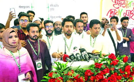 আ’লীগকে পুনবার্সনের চেষ্টা প্রতিহত করা হবে : নাহিদ