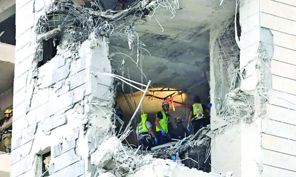ইসরাইলে হাইপারসনিক ক্ষেপণাস্ত্র হামলা ইরানের