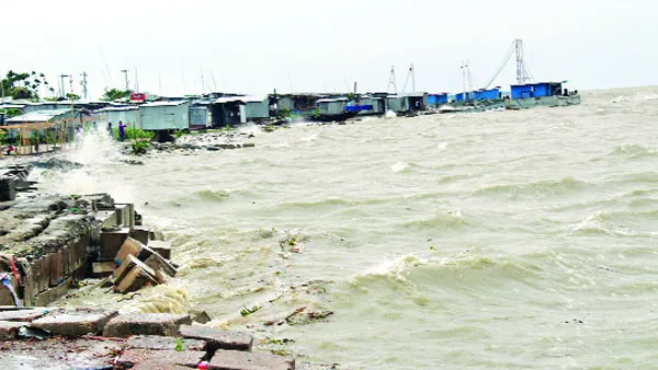 গভীর নিম্নচাপের উপকূল অতিক্রম