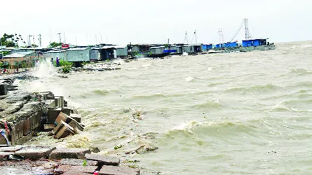 গভীর নিম্নচাপের উপকূল অতিক্রম