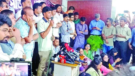 পক্ষ-বিপক্ষের গণতান্ত্রিক চর্চায় মুখর ক্যাম্পাস