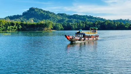 ১০ আগস্ট থেকে কাপ্তাই হ্রদে শুরু হচ্ছে মাছ আহরণ