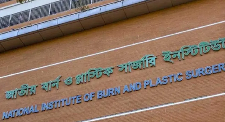 রাজধানীতে গ্যাস লিকেজ থেকে বিস্ফোরণ, একই পরিবারের তিন শিশুসহ দগ্ধ ৫