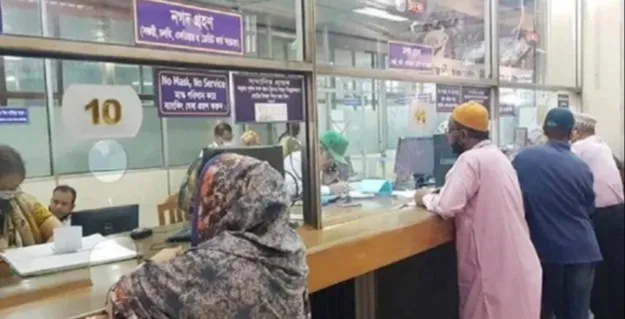 ব্যাংক ডাকাতদের দায়ভার নিরীহ কর্মকর্তাদের ঘাড়ে