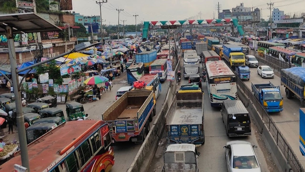 Traffic jams on Dhaka-Chittagong and Dhaka-Sylhet highways during holidays