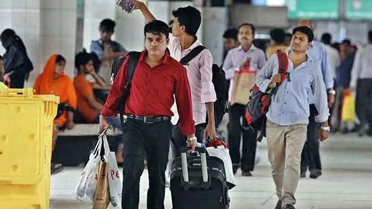 ঈদ যাত্রায় সড়কপথে যাত্রীসেবা ও শৃঙ্খলা নিয়ে কঠোর অবস্থানে সরকার