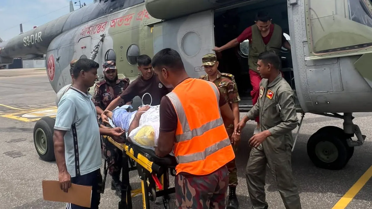 রামু সীমান্তে হাতির হামলা : চিকিৎসকসহ ৩ জনকে ঢাকায় স্থানান্তর