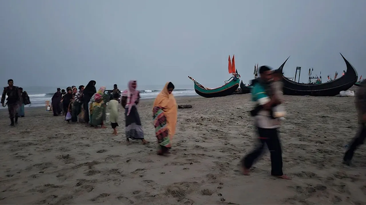 টেকনাফ সমুদ্রে নৌকাডুবি নারী-শিশুসহ ২৫ রোহিঙ্গা উদ্ধার