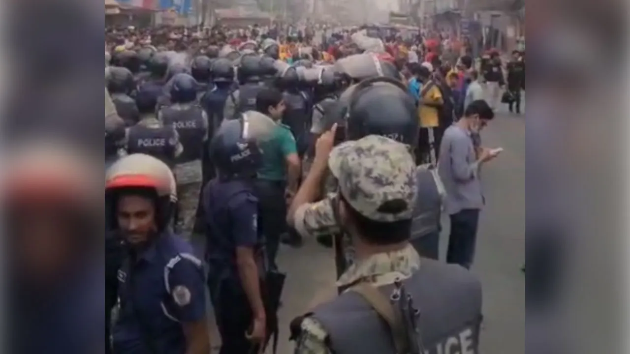 গাজীপুরে শ্রমিক বিক্ষোভ, ১৫ কারখানা ছুটির পর কয়েকটি চালু