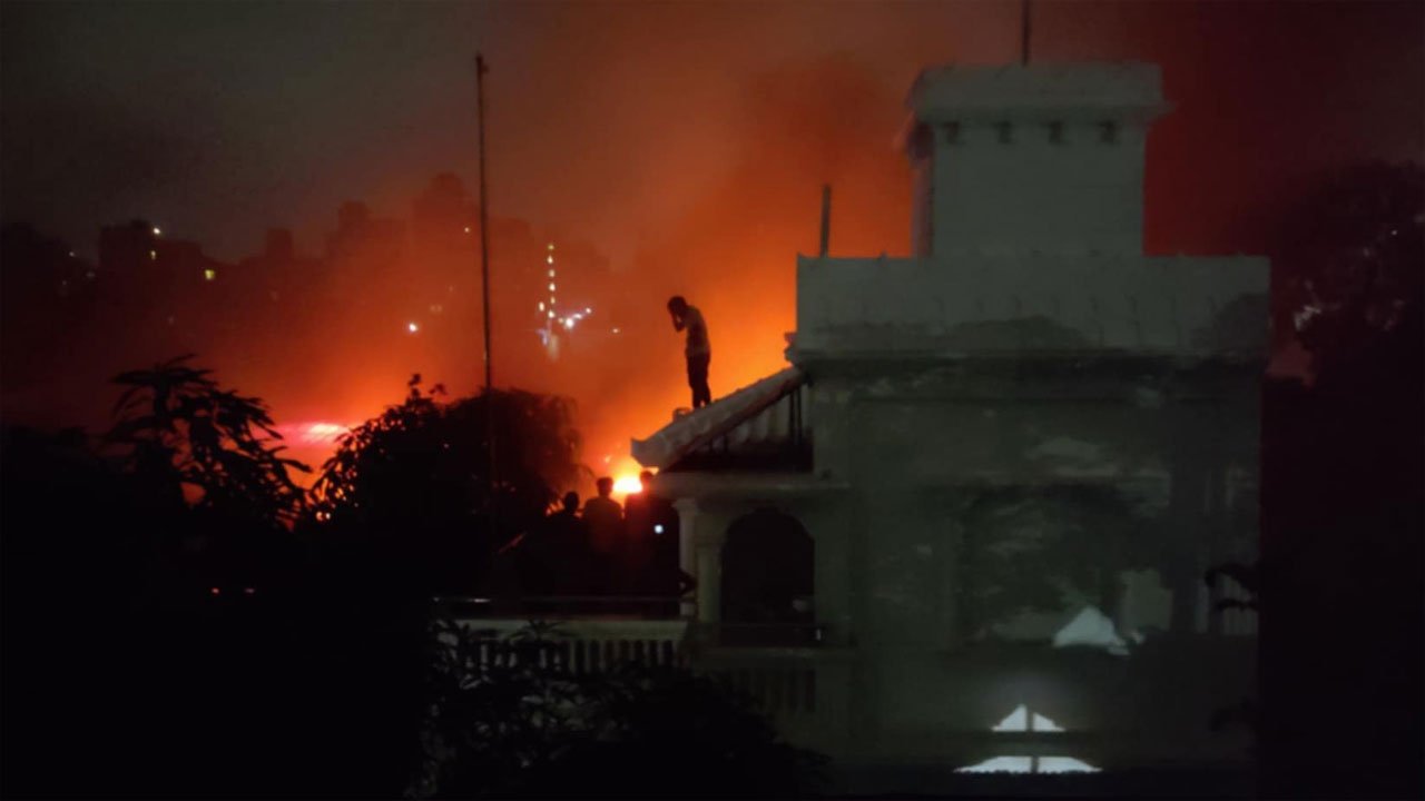 ফতুল্লায় ঝুটের গোডাউন ও গেঞ্জির ছাপাখানায় আগুন
