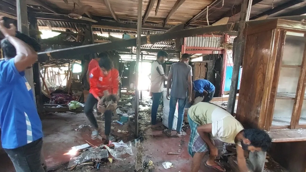 গৌরনদীতে সিলিন্ডার বিস্ফোরণে নিঃস্ব পরিবার
