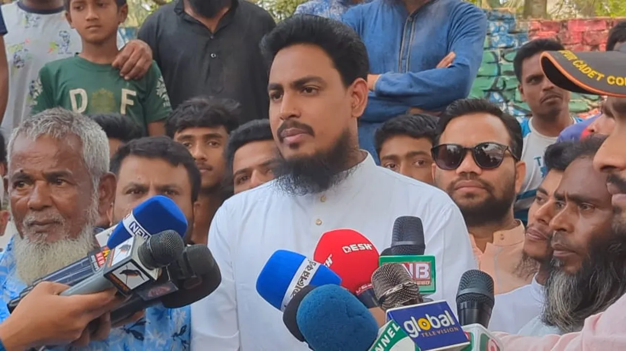 একজন ব্যক্তির কাছে ক্ষমতা কেন্দ্রীভূত থাকা গণতন্ত্রের জন্য হুমকি
