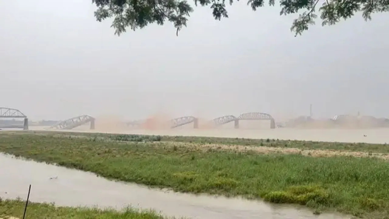 ভূমিকম্পে ভেঙে পড়ল মিয়ানমারের ঐতিহ্যবাহী সাগাইং সেতু