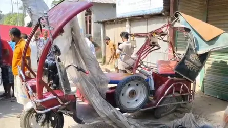 লালমনিরহাটে ট্রাকচাপায় ২ অটোরিকশাযাত্রী নিহত