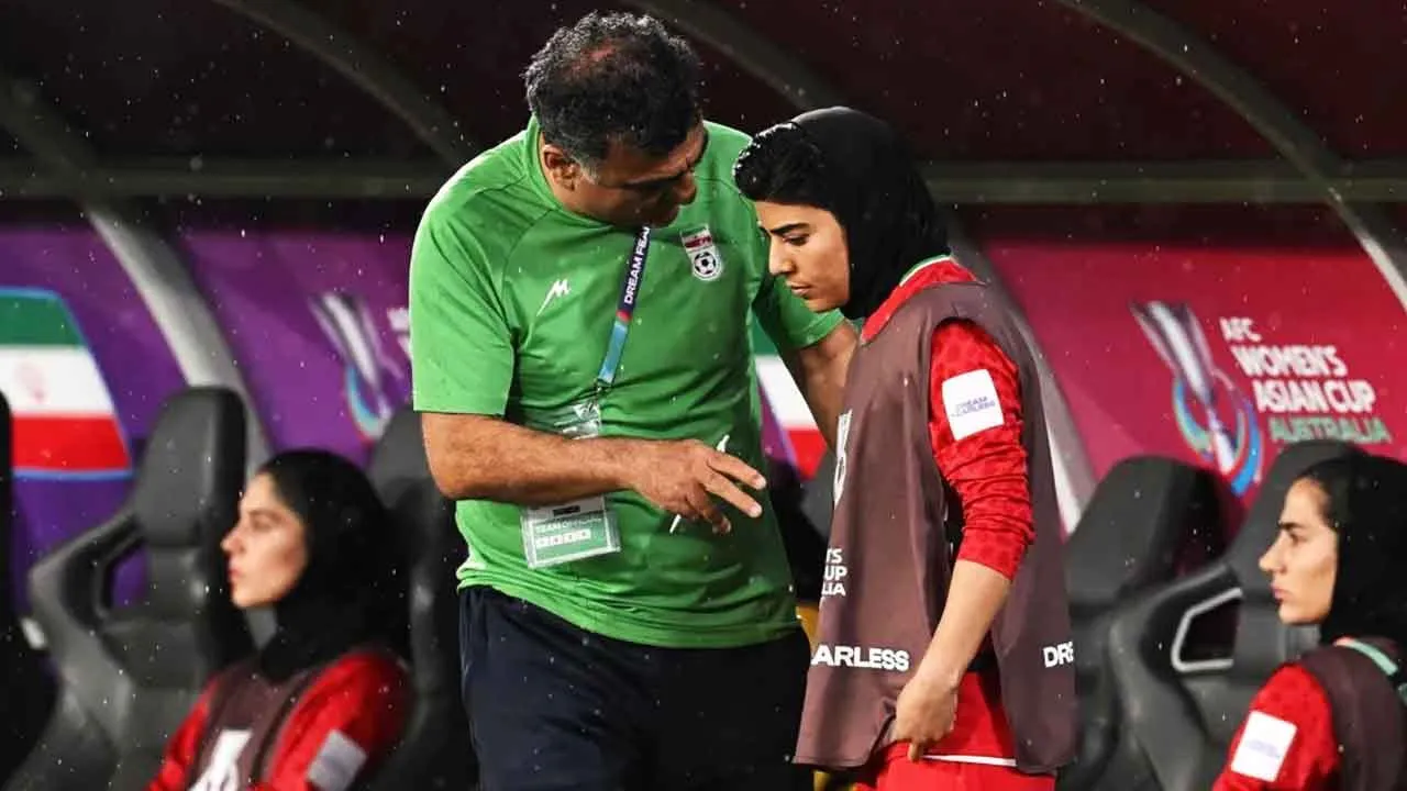 দেশে ফিরে আসছেন ইরানের আরো ৩ নারী ফুটবলার