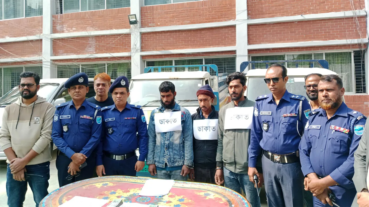 ভাঙ্গায় ডাকাতির ঘটনায় ২৪ ঘণ্টার মধ্যে ৩ ডাকাত গ্রেফতার, উদ্ধার লুণ্ঠিত টাকা ও গরু