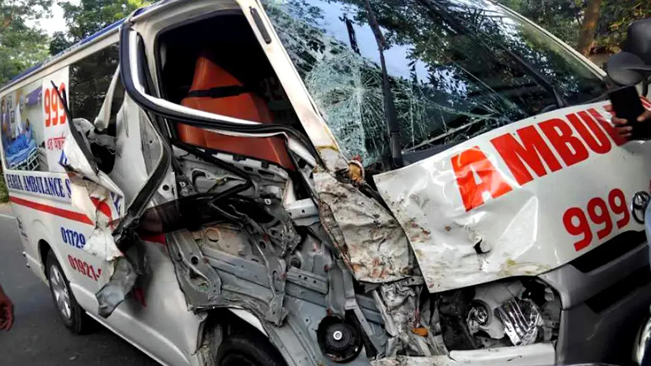 যশোরে অ্যাম্বুলেন্স-ভ্যানের সংঘর্ষে বাবা-মেয়েসহ নিহত ৩