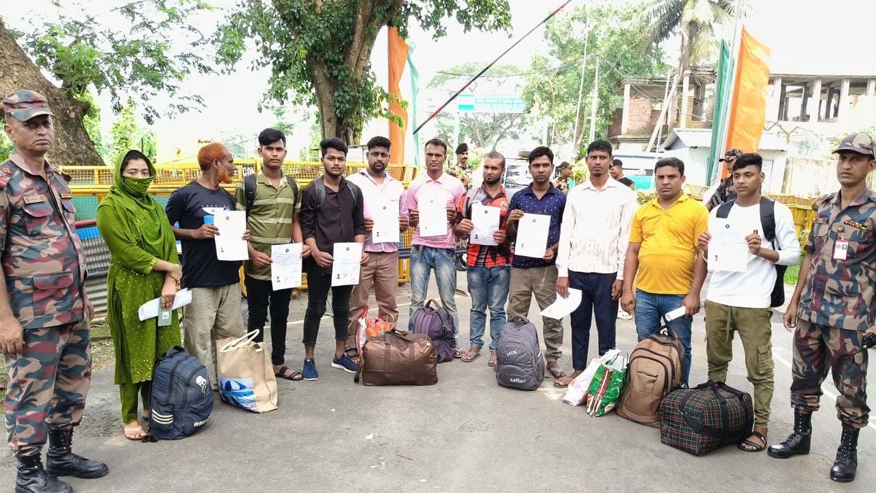 ভারতে কারাভোগের পর দেশে ফিরলেন ১১ বাংলাদেশী
