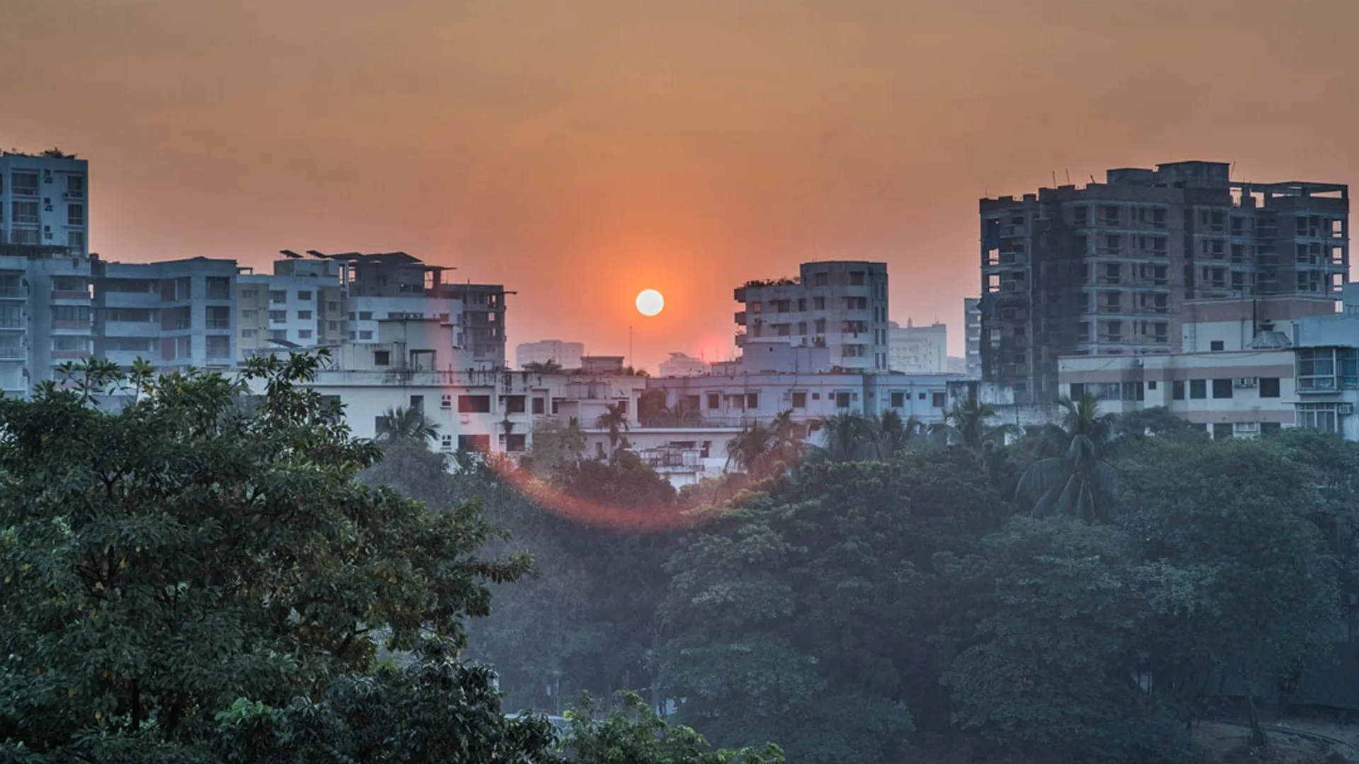 ছুটির দিনেও দূষিত বাতাসের শহরের তালিকায় শীর্ষে ঢাকা