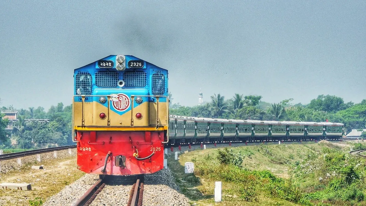 দেশের সবচেয়ে বড় ঈদ জামাত শোলাকিয়ায়, থাকছে ঈদ স্পেশাল ট্রেন