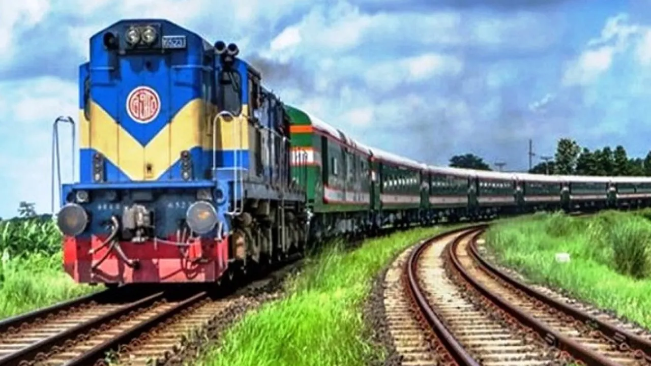 কুমিল্লায় ট্রেনে কাটা পড়ে ৩ কিশোরের মৃত্যু