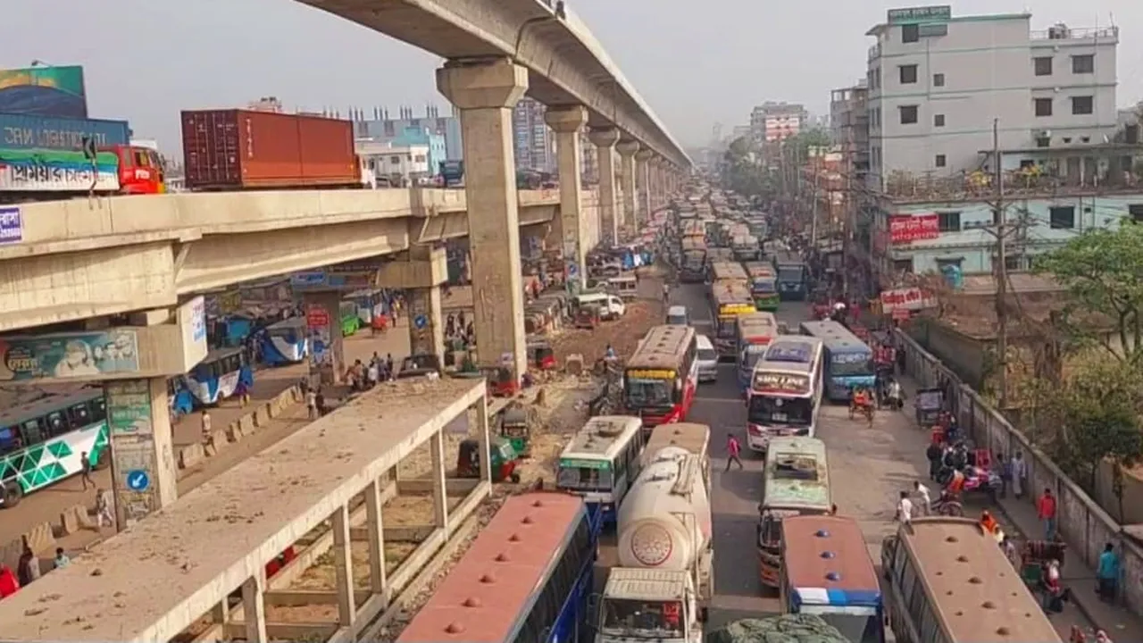 ঈদযাত্রায় গাজীপুরে যাত্রীদের ঢল, অতিরিক্ত ভাড়া আদায়ের অভিযোগ