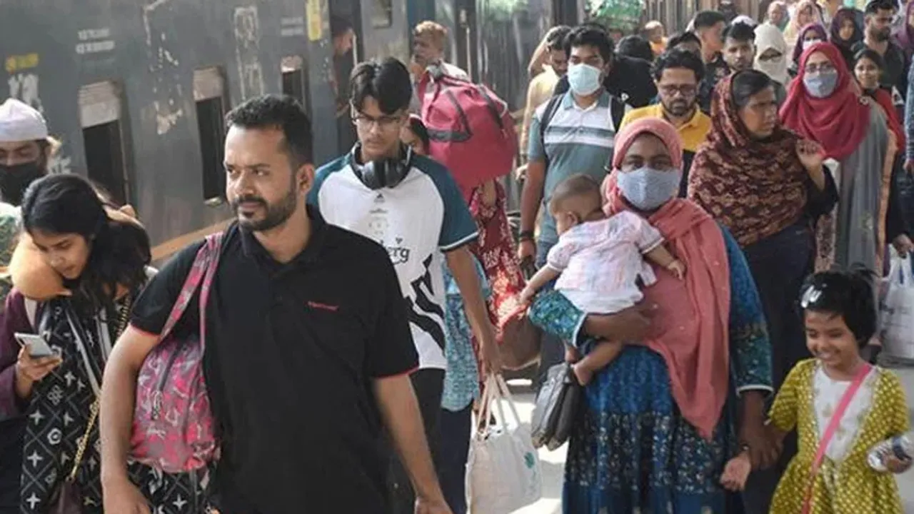 ঈদের টানা ছুটি শেষে চেনা রূপে ফিরছে রাজধানী