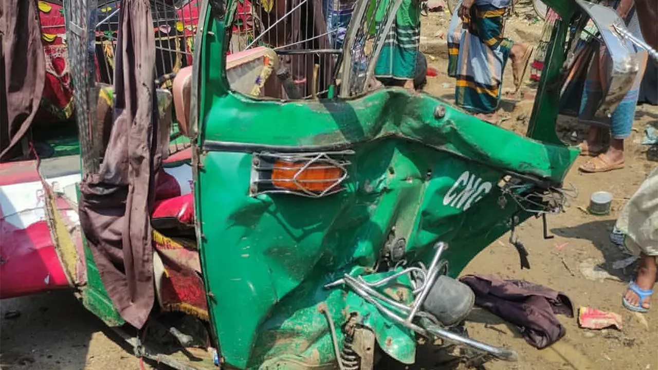 ভালুকায় মাইক্রোবাস-অটোরিকশা সংঘর্ষে যুবক নিহত