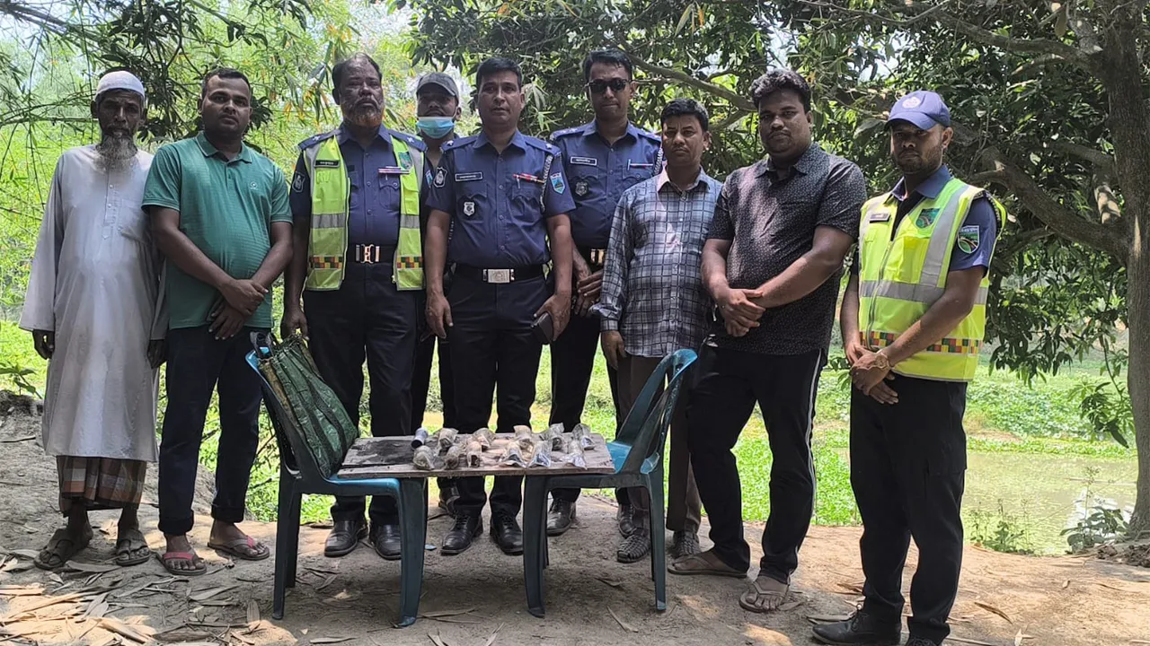 সিরাজগঞ্জে নদী থেকে ১২টি টিয়ারসেল উদ্ধার
