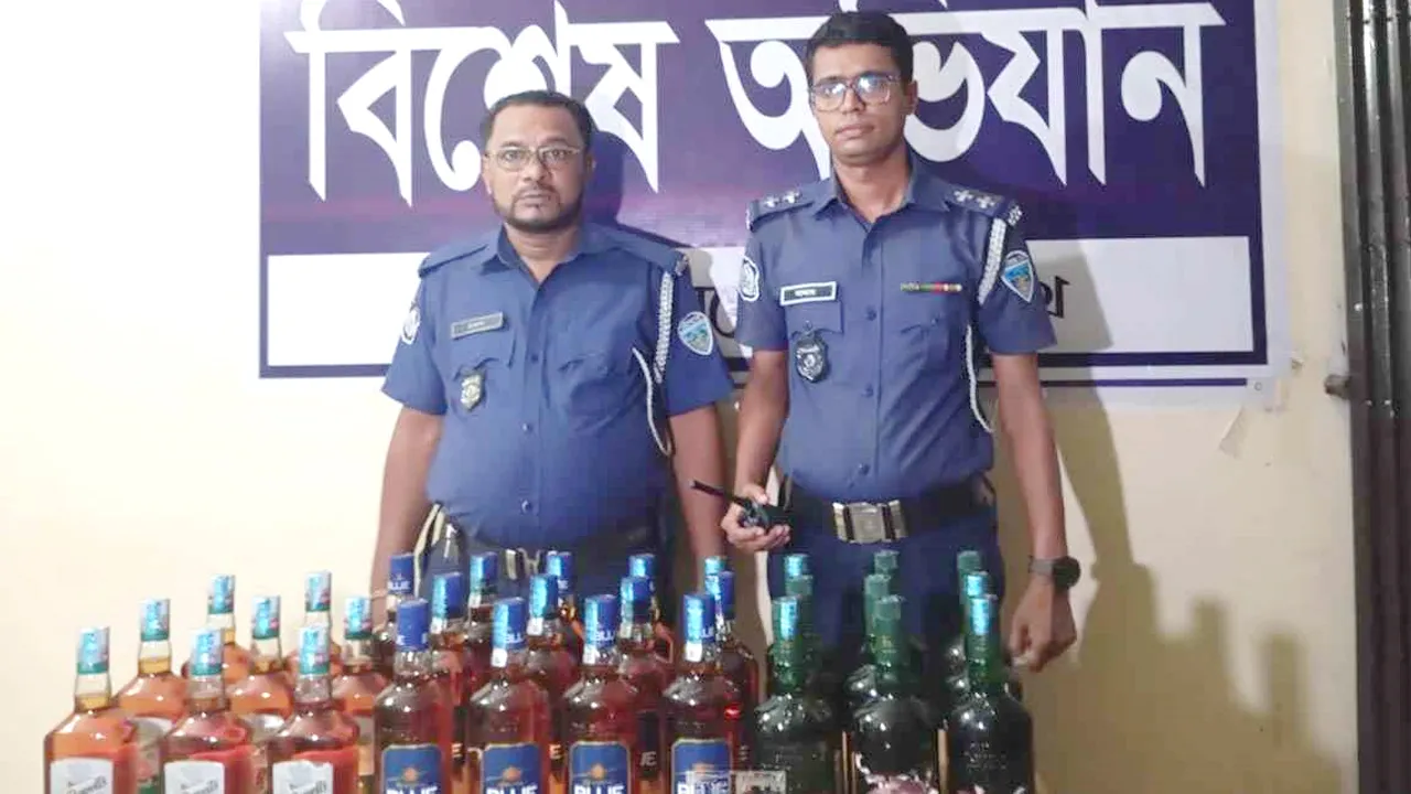 মিরসরাইয়ে ৩০ বোতল বিদেশী মদ উদ্ধার