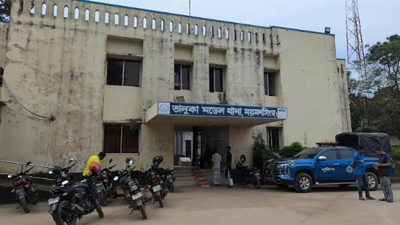 ভালুকায় ট্রাক-মিনিবাস সংঘর্ষে নারী নিহত