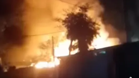 নোয়াখালীতে আগুনে পুড়ে ছাই ৮টি দোকান