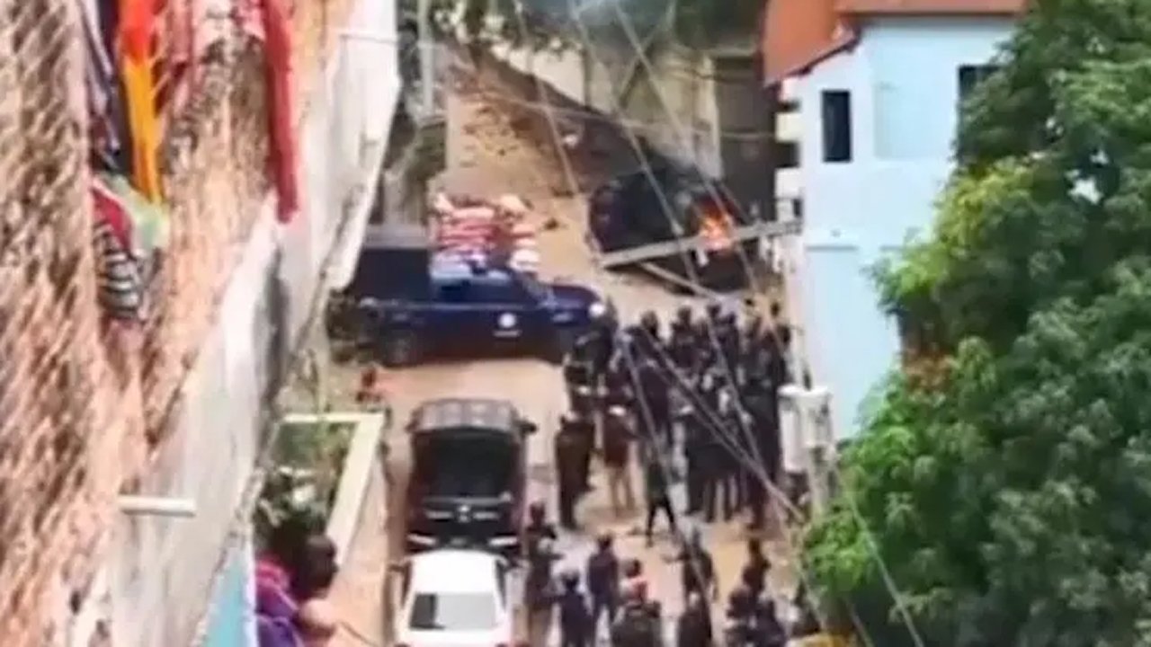 গত সেপ্টেম্বর মাসে ঘটনাটির একটি ভিডিও সামাজিক যোগাযোগমাধ্যমে ছড়িয়ে পড়েছিল