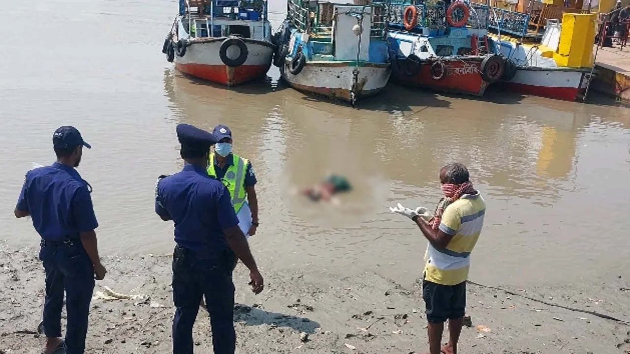 মোংলায় নারীর অর্ধগলিত লাশ উদ্ধার